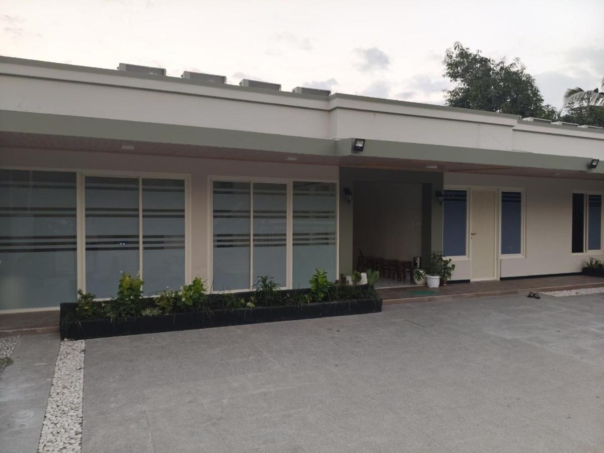 El Nipa Hotel Labuan Bajo Esterno foto